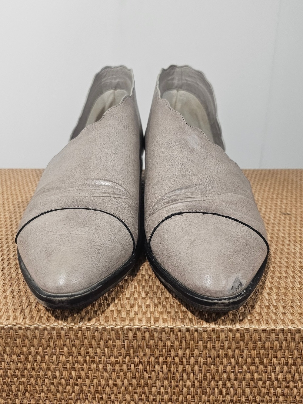 Bamboo Scalloped Loafer Flats Size 7.5 Taupe Slip-On Minimalist